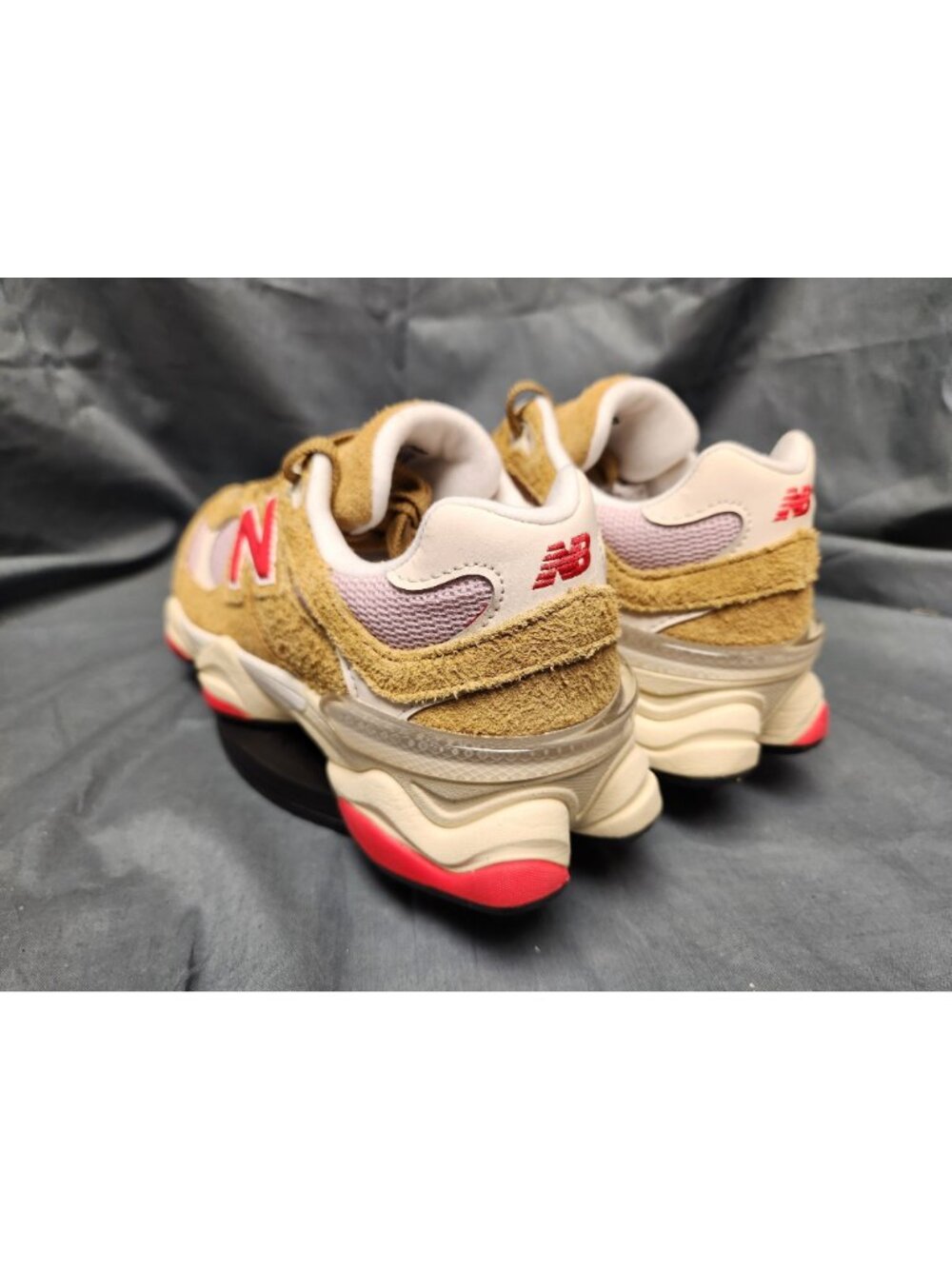 New Balance 9060 Sneakers GC9060VD Beige Pink Girls Size 6.5 NEW IN BOX! - Picture 6 of 13